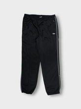 Load image into Gallery viewer, Vintage Umbro Trackpants | M