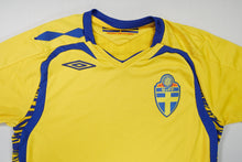 Load image into Gallery viewer, Umbro Sweden 07/08 Jersey | S