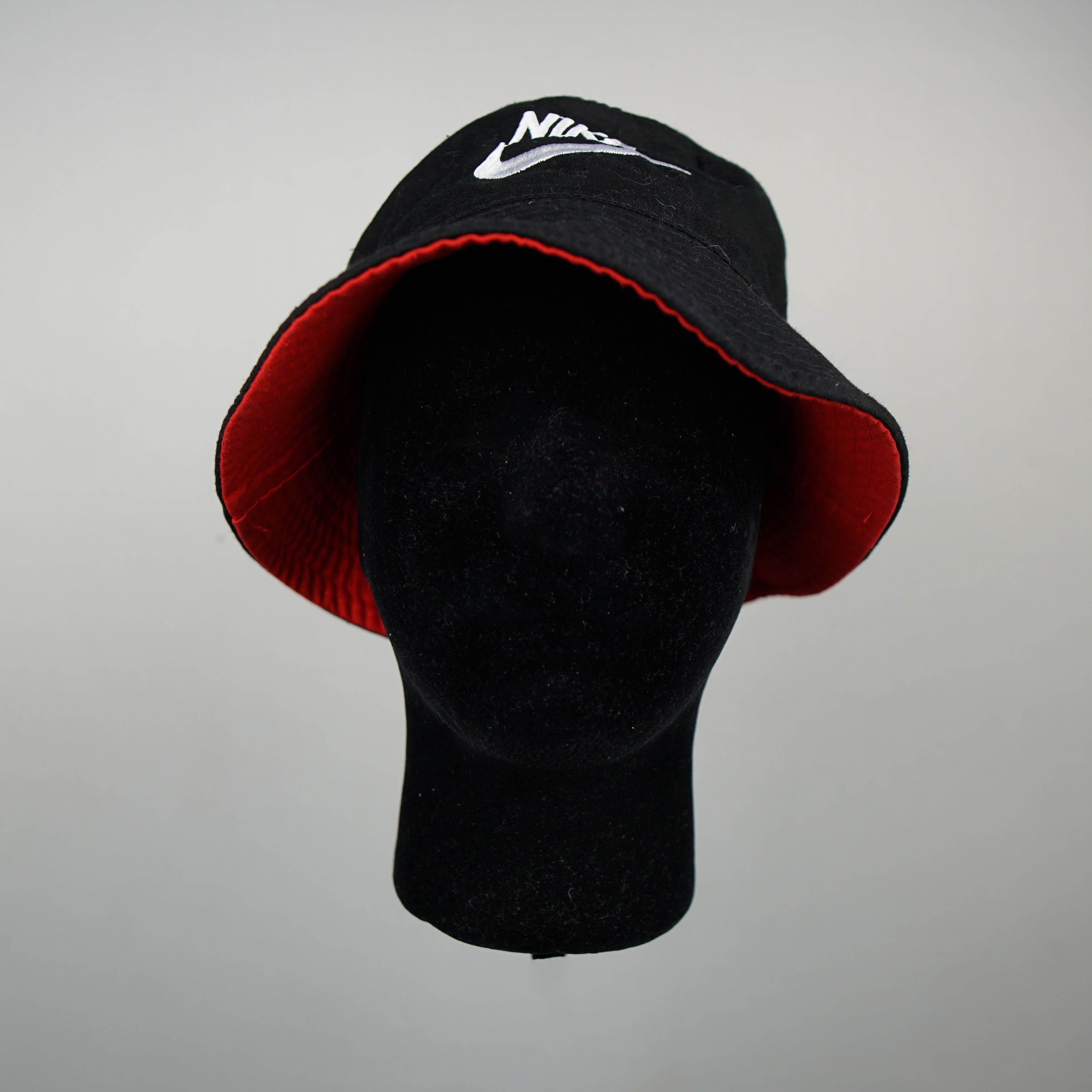 Red fashion nike bucket hat