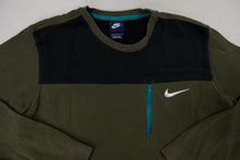 Load image into Gallery viewer, Nike Sweater | M